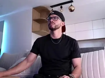 Chaturbate Free Porn Cam of phantom_bigger1