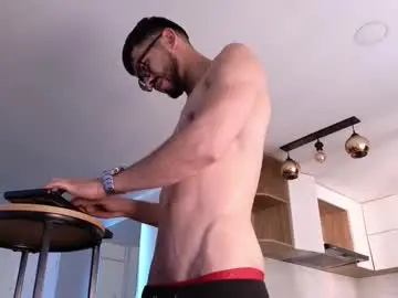 Chaturbate Sex Chat of phantom_bigger1