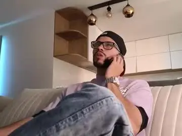 Chaturbate Sex Chat of phantom_bigger1