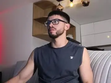 Chaturbate Sex Cam of phantom_bigger1