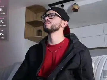 Chaturbate Free Live Porn of phantom_bigger1