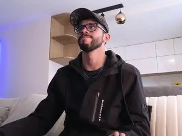 Chaturbate Sex Chat of phantom_bigger1