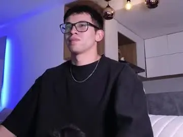 Chaturbate Free Live Porn of phantom_bigger1