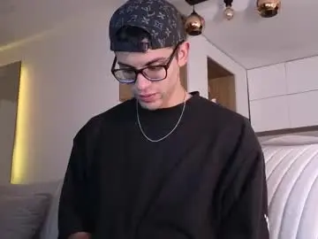 Chaturbate Nude Webcam of phantom_bigger1