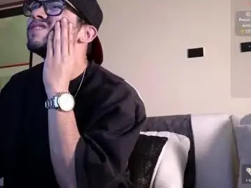 Chaturbate Free Live Porn of phantom_bigger1