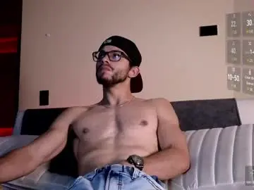 Chaturbate Live Sex of phantom_bigger1