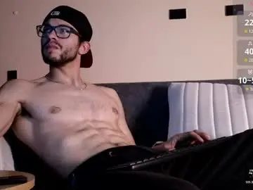 Chaturbate Live Sex of phantom_bigger1