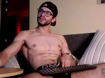 Chaturbate Nude Webcam of phantom_bigger1