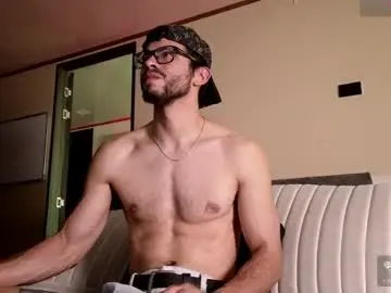 Chaturbate Live Sex Cam of phantom_bigger1