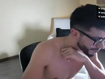 Chaturbate Live Sex of phantom_bigger1