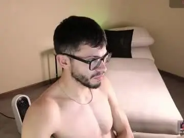 Chaturbate Live Sex Cam of phantom_bigger1