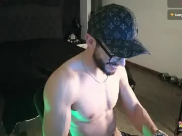 Chaturbate Live Sex Cam of phantom_bigger1