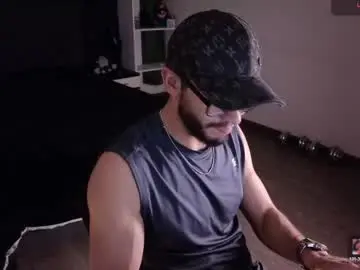 Chaturbate Live Sex of phantom_bigger1