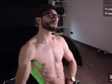 Chaturbate Free Porn Cam of phantom_bigger1