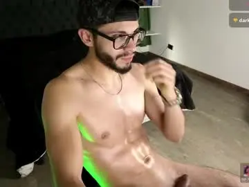 Chaturbate Free Porn Cam of phantom_bigger1