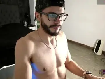 Chaturbate Free Porn Cam of phantom_bigger1