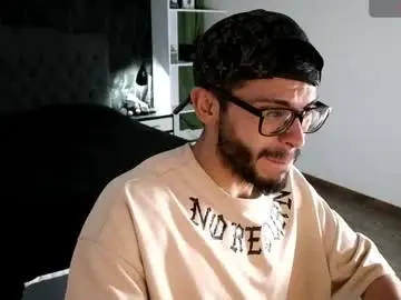 Chaturbate Live Sex of phantom_bigger1