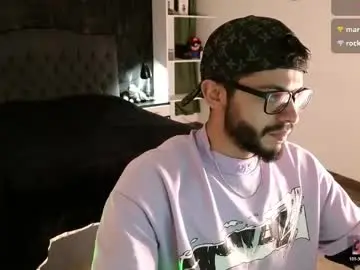Chaturbate Sex Cam of phantom_bigger1