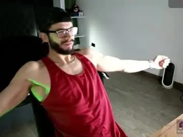 Chaturbate Live Sex Cam of phantom_bigger1