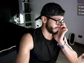 Chaturbate Live Porn of phantom_bigger1