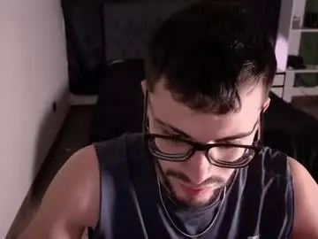 Chaturbate Live Sex Cam of phantom_bigger1