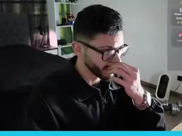 Chaturbate Live Sex of phantom_bigger1
