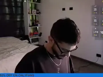 Chaturbate Sex Chat of phantom_bigger1