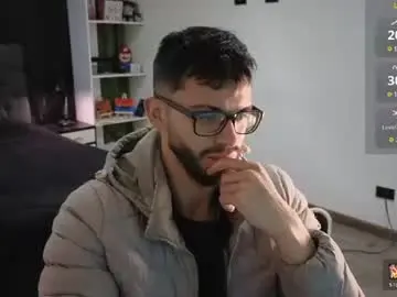 Chaturbate Live Sex of phantom_bigger1