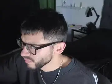Chaturbate Live Sex of phantom_bigger1
