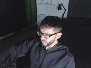 Chaturbate Free Porn Cam of phantom_bigger1