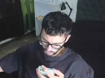 Chaturbate Sex Cam of phantom_bigger1