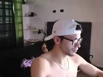 Chaturbate Free Porn Cam of phantom_bigger1