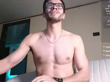 Chaturbate Free Porn Cam of phantom_bigger1