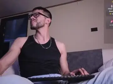 Chaturbate Live Porn of phantom_bigger1