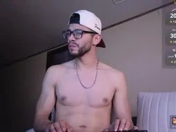 Chaturbate Free Live Porn of phantom_bigger1