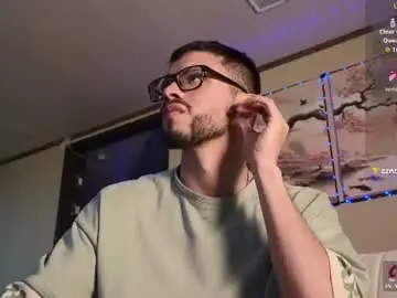 Chaturbate Live Sex of phantom_bigger1