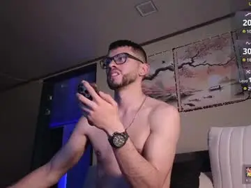 Chaturbate Live Sex of phantom_bigger1