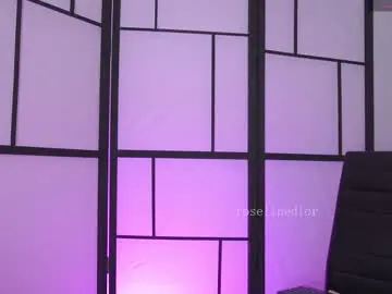 Chaturbate Live Sex Cam of roselinedior