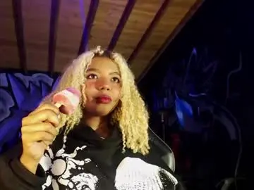 Chaturbate Free Live Porn of naomi_rider77