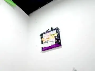 Chaturbate Live Sex Cam of petiteivoryqueen