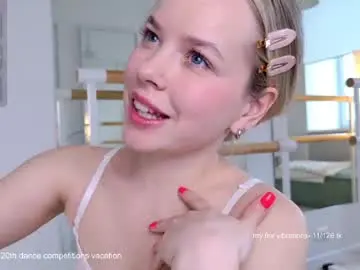 Chaturbate Live Porn of milly_shy