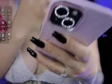 Chaturbate Live Sex Cam of misscharlottte_18