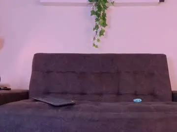 Chaturbate Live Sex Cam of tiffvalentinee_