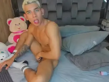 Chaturbate Live Porn of andrew_twink18