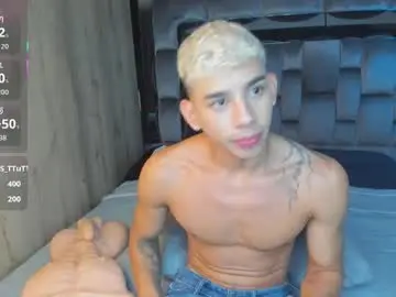 Chaturbate Live Sex Cam of andrew_twink18