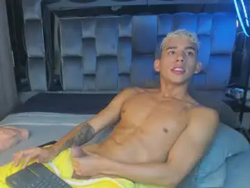 Chaturbate Watch Live Sex Cams of andrew_twink18