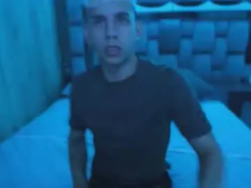 Chaturbate Sex Cam of andrew_twink18
