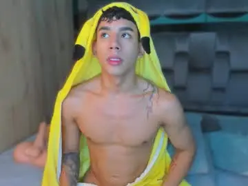 Chaturbate Nude Webcam of andrew_twink18