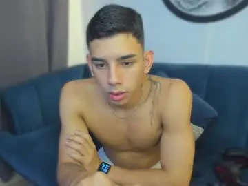 Chaturbate Live Sex Cam of andrew_twink18