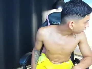 Chaturbate Best live sex cam show of andrew_twink18